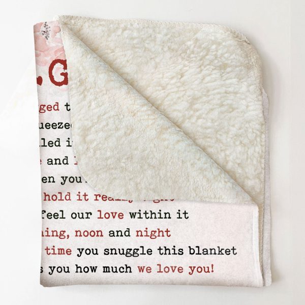 We-Hugged-This-Little-Blanket-Personalized-Blanket-Birthday-Mothers-Day-Gift-For-Grandma-Nana-Mom-Gift-From-Grandkids-6_0043a94e-a4c8-452d-bad6-da8ce8104c9a.jpg